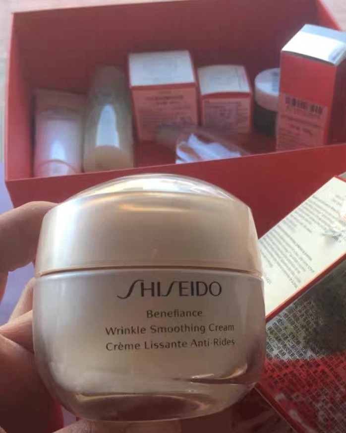 资生堂盼丽风姿面霜独有的智能抗皱技术，可以精准感应皱纹成因，