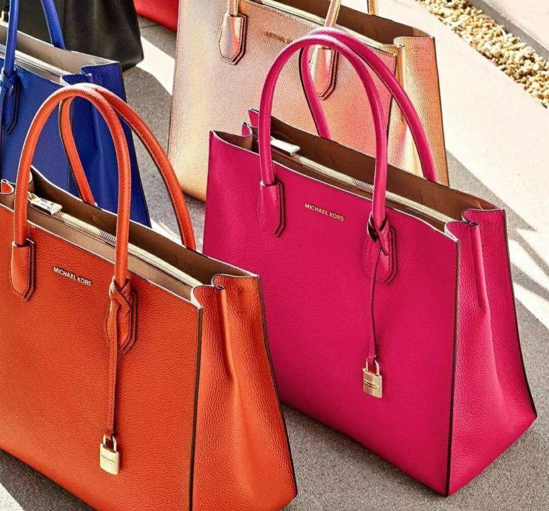 🍝前几天我发了我买mk纪念日大促,折上85折.买了两款包,