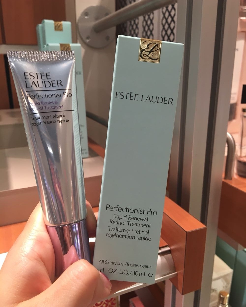 ✅雅诗兰黛专研抚纹面部精华素视黄醇A醇30ml， 这款精华素