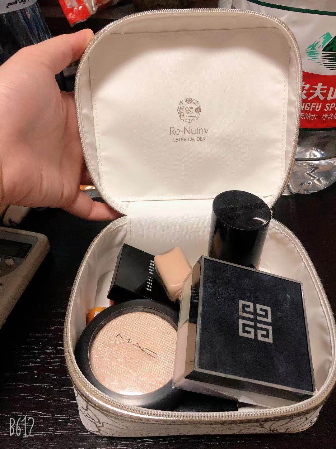 ✳️这款化妆包，是姐姐的男朋友送的礼物，雅诗兰黛白金眼霜套装