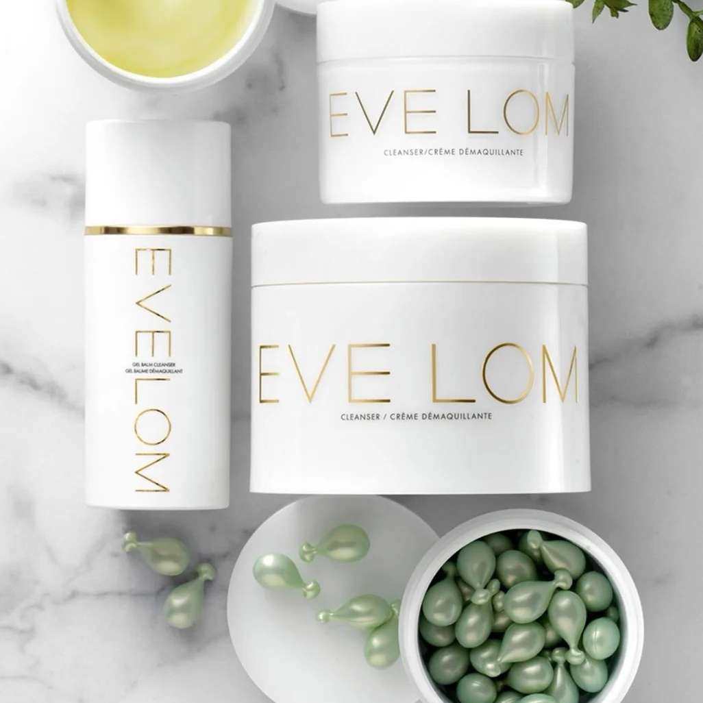 Eve Lom的卸妆膏一大罐，平常出行带着其实还是蛮累赘的。
