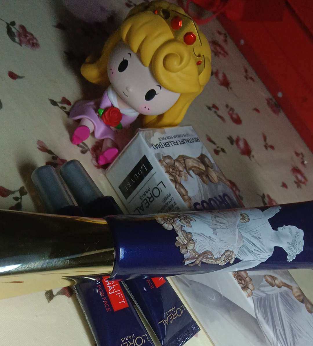 最近在用欧莱雅紫熨斗眼霜，来写个评价。 ⭐️这款眼霜用了一段