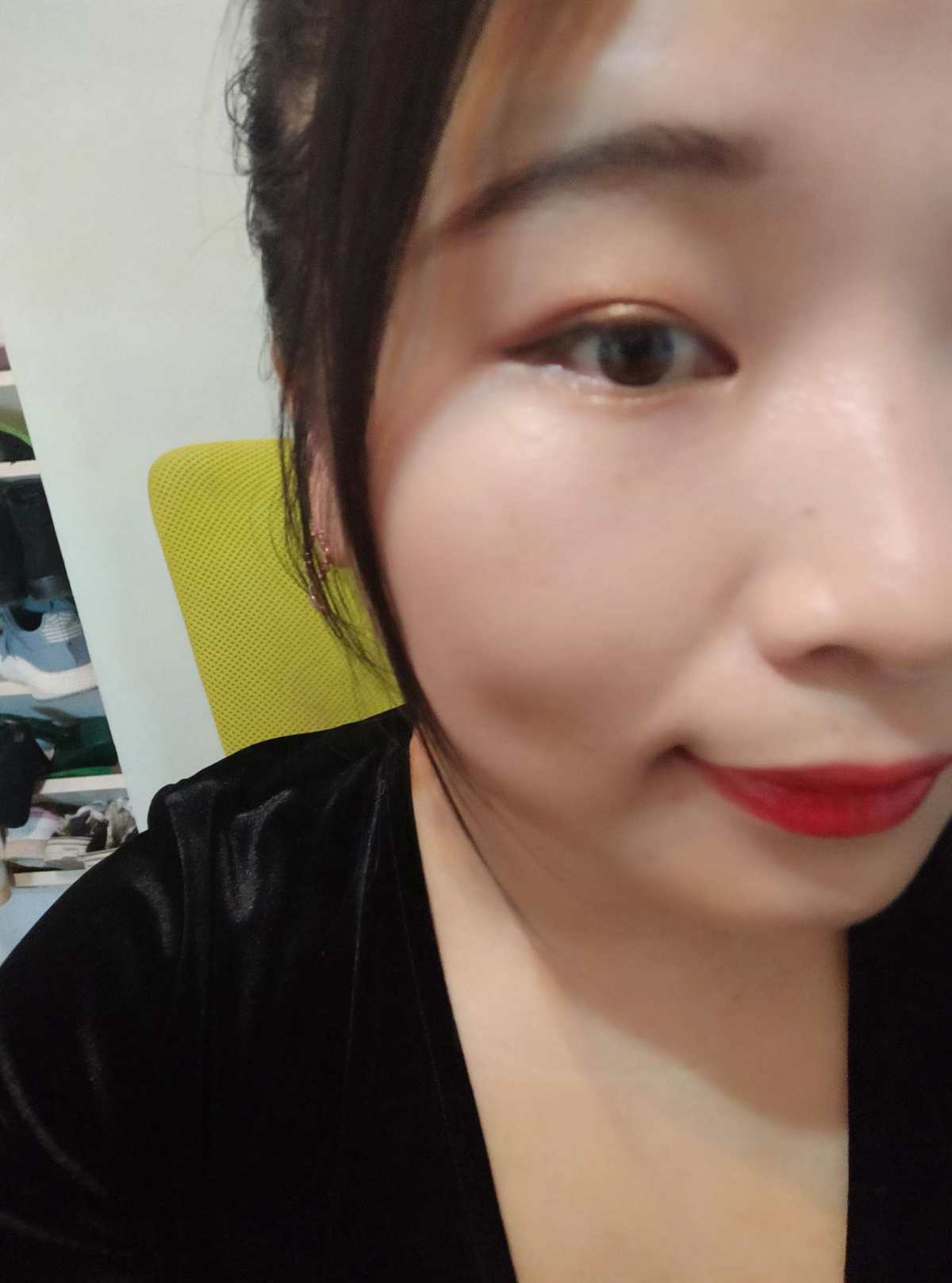 你们的眼影是喜欢冷色调还是暖色调呢？来分析对比一下冷暖色调的