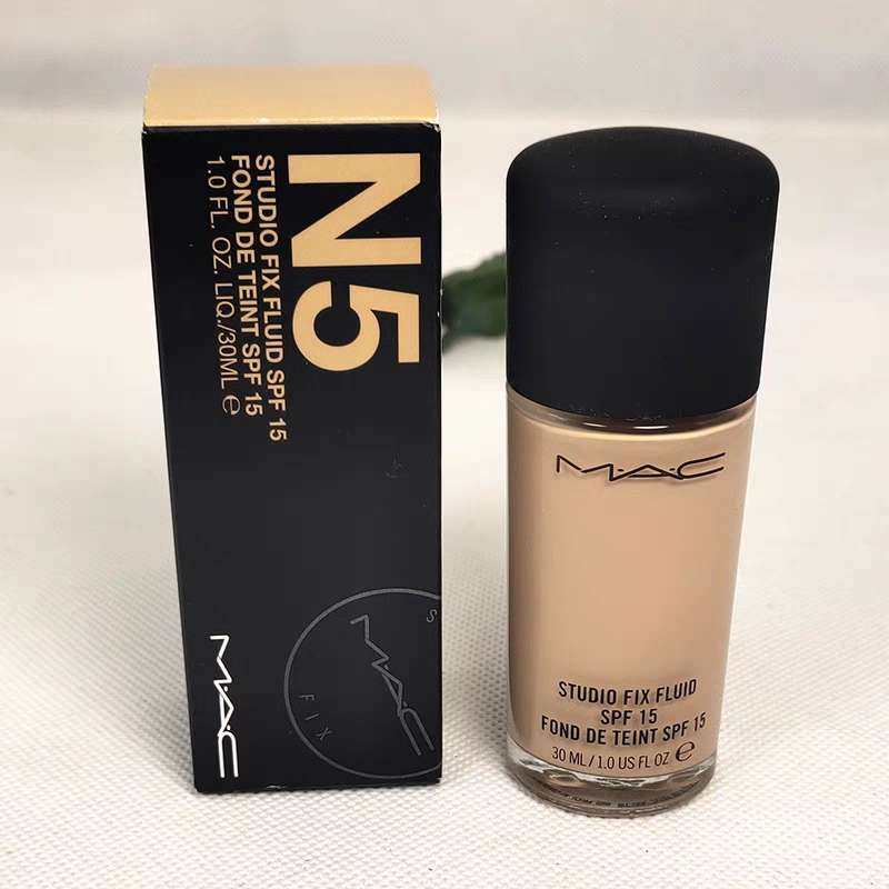 ✅MAC 柔雾无瑕粉底液SPF15 NC15，蕴含滋润成分，