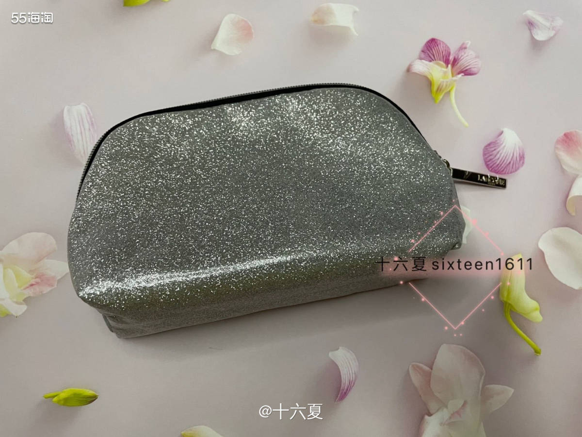 ✨兰蔻家化妆包一直走的是简约风格设计，基本都是比较清爽的颜色