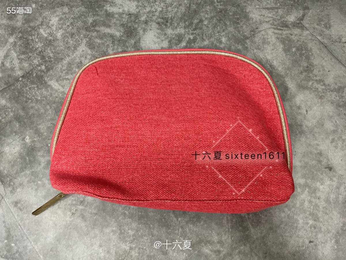 ✨兰蔻家化妆包一直走的是简约风格设计，基本都是比较清爽的颜色