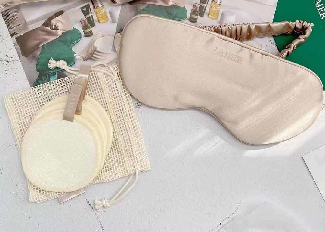 面部清洁至关重要，如果清洁不到位，皮肤容易堵塞、长黑头，所以