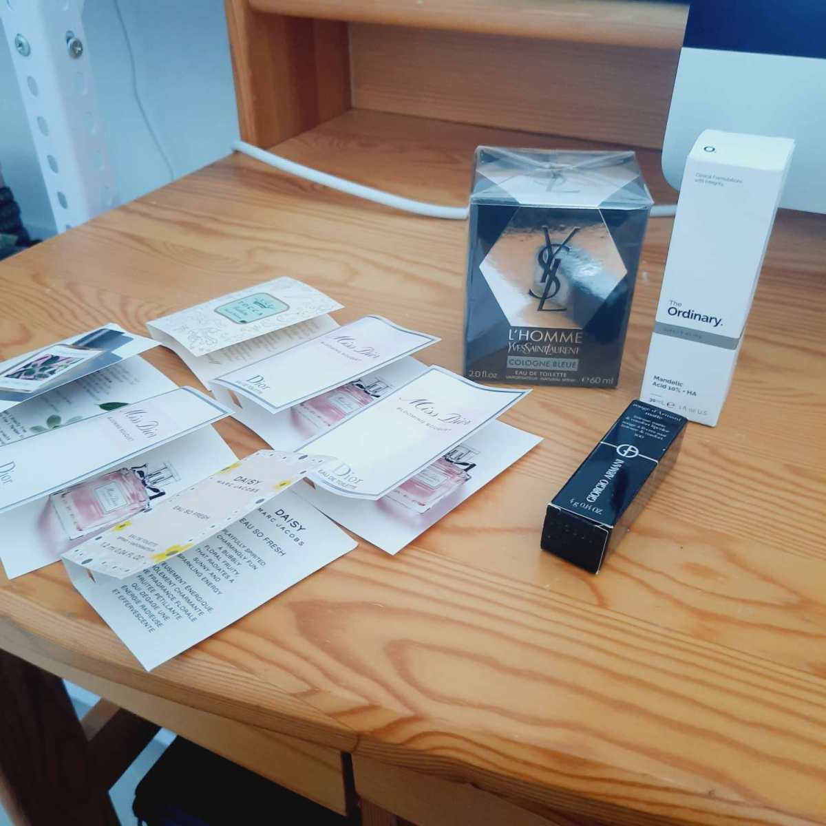 🎁前段时间一直没有发这个收到的丝芙兰快递,买的是打折的阿玛