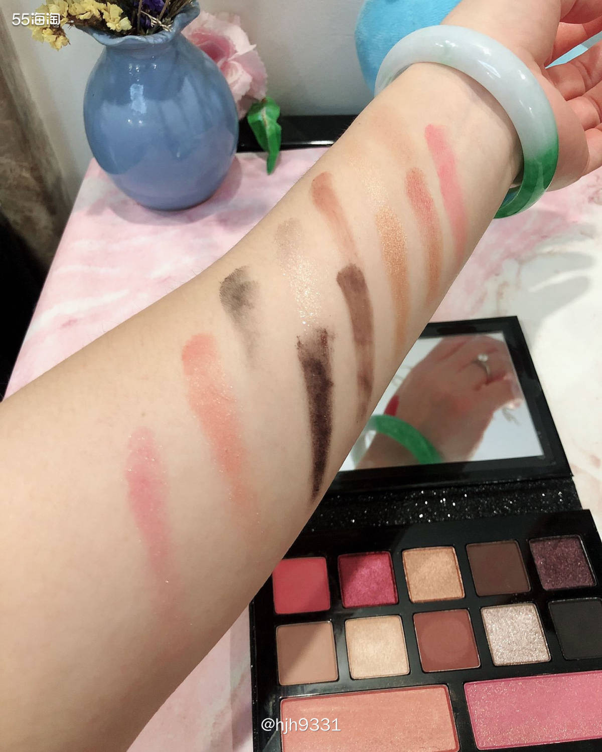 ✨这盘是2019年的圣诞礼包眼影盘，现在应该是买不到了，我留