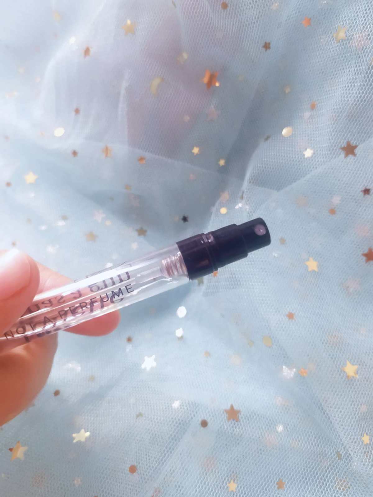 夏日香氛都会希望是清清爽爽，不厚重的，最好是清淡的花香或者果