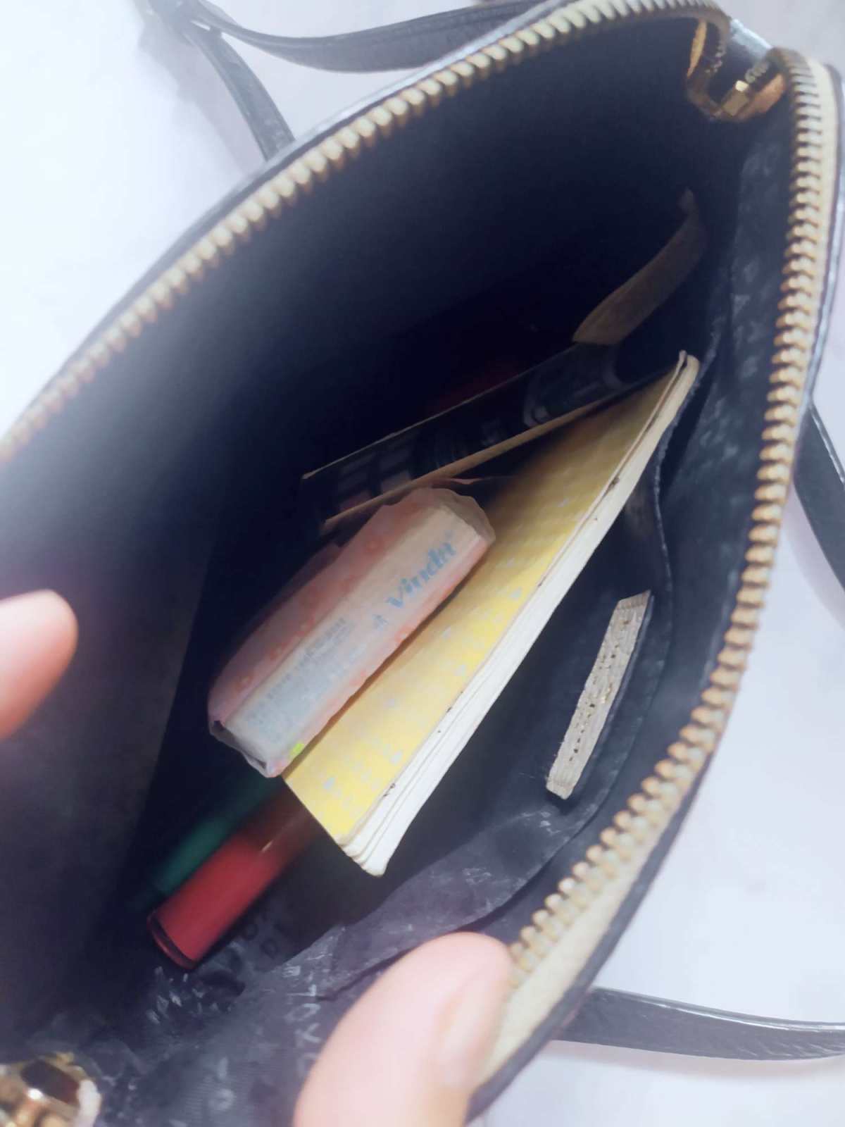 Kate spade是我海淘的第一款包包，在轻奢包包里面，K