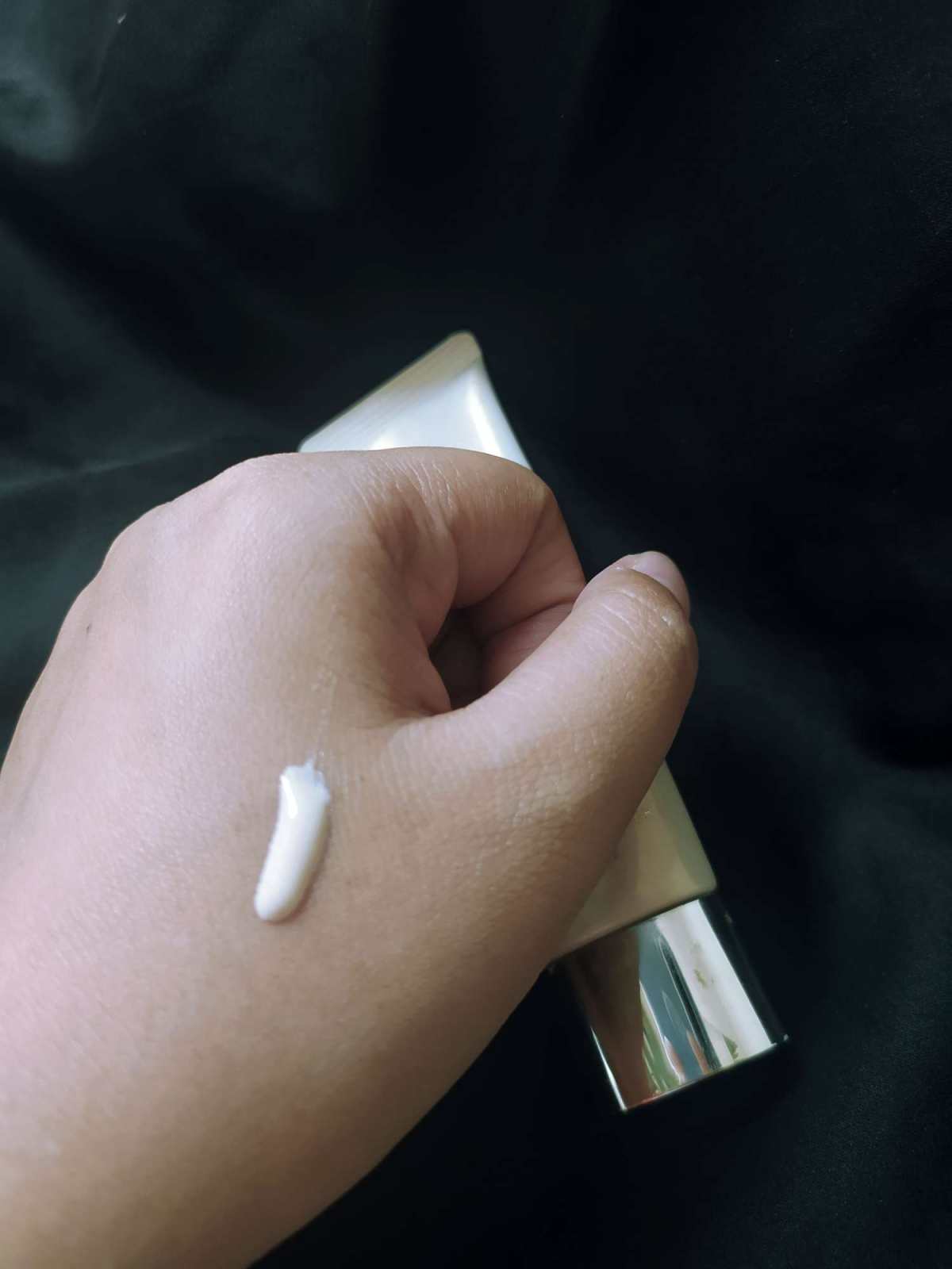 我之前在imomoko买了suqqu的整个套装，这个妆前乳是