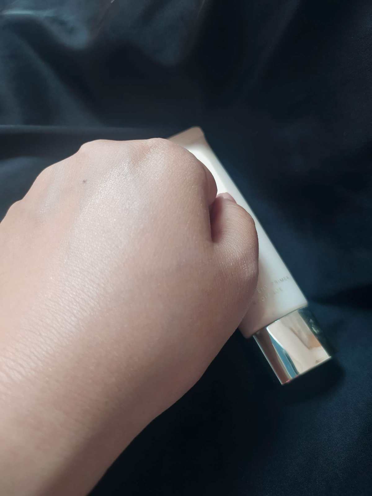 我之前在imomoko买了suqqu的整个套装，这个妆前乳是