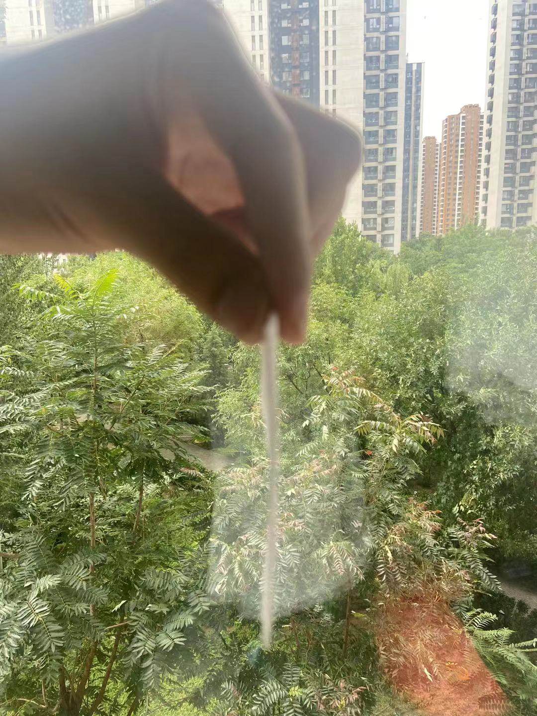 这款化妆棉精选日本进口天然木浆制作，不掺杂质，每一片精心制作