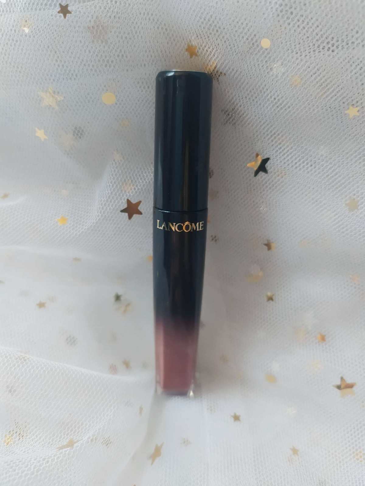 欧美人很喜欢用裸色系唇膏，因为他们脸部立体而且很多都是冷白皮