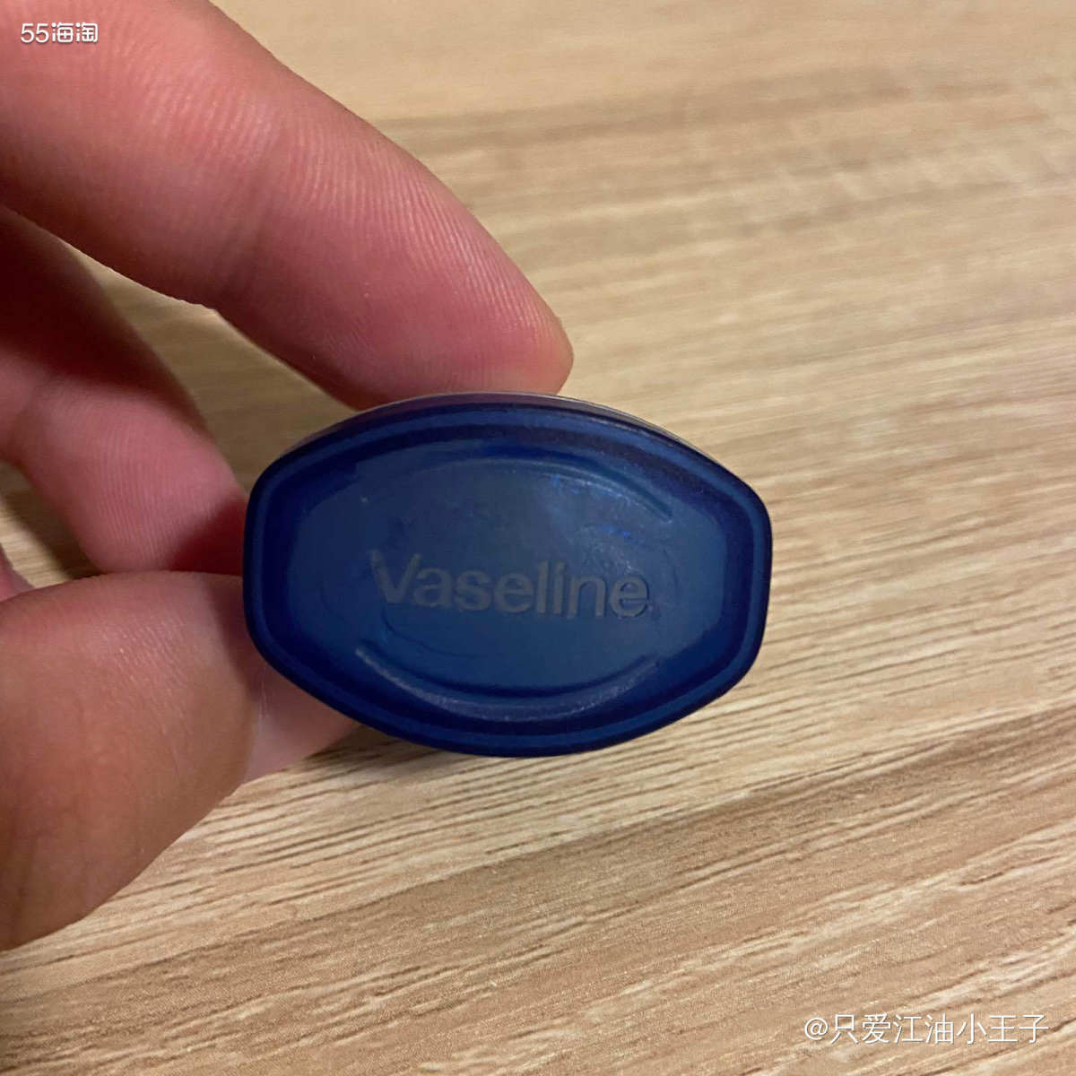 每到秋冬天，我的嘴巴必定起皮，这个时候我就会涂润唇膏来防止起