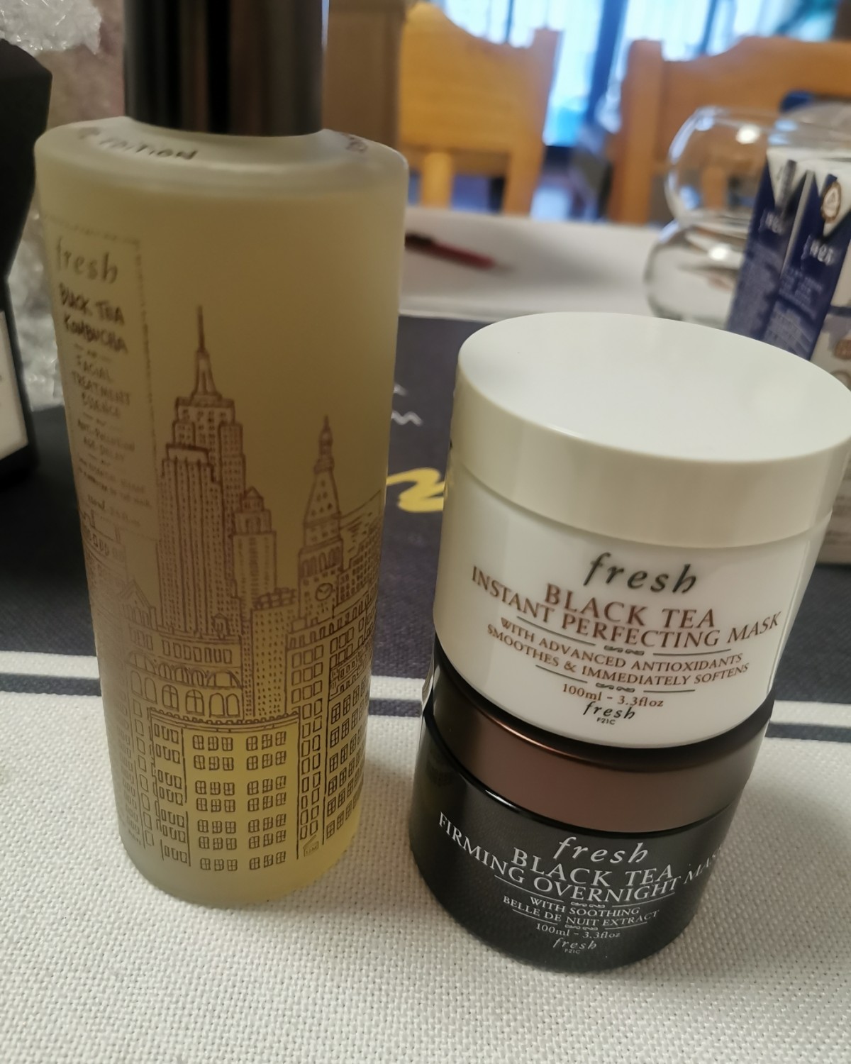 鉴于第一篇文章反响挺好，我继续写一篇关于护肤的，这次是关于涂