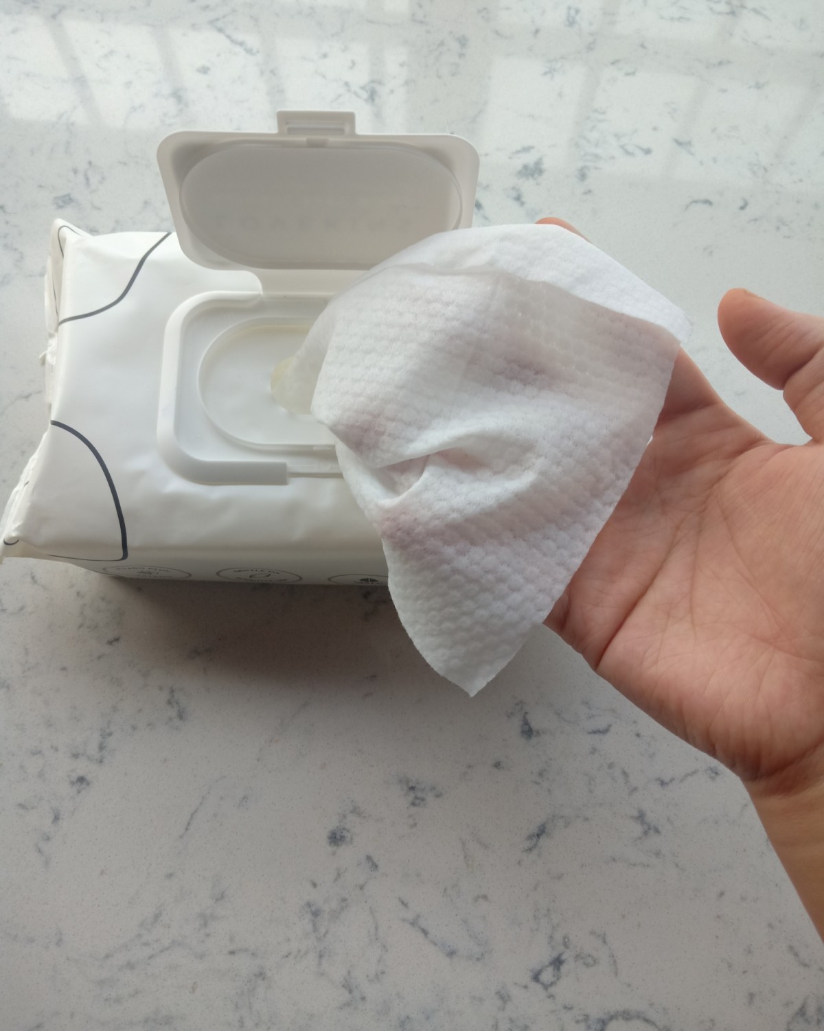 分享给大家一款好用的澳洲品牌lovekins婴儿湿巾，多层净