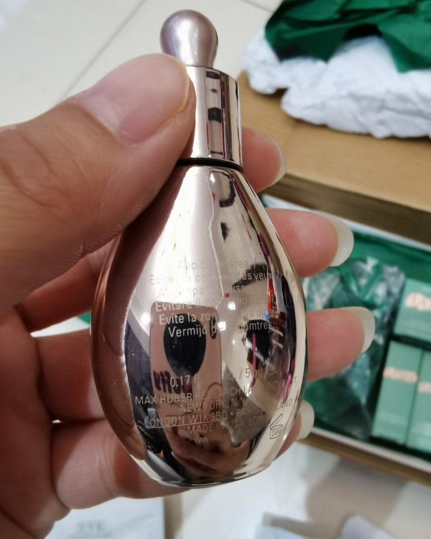 ✅都说海蓝之谜主打修护，不抗衰老，其实他们家鎏金精华抗衰老非