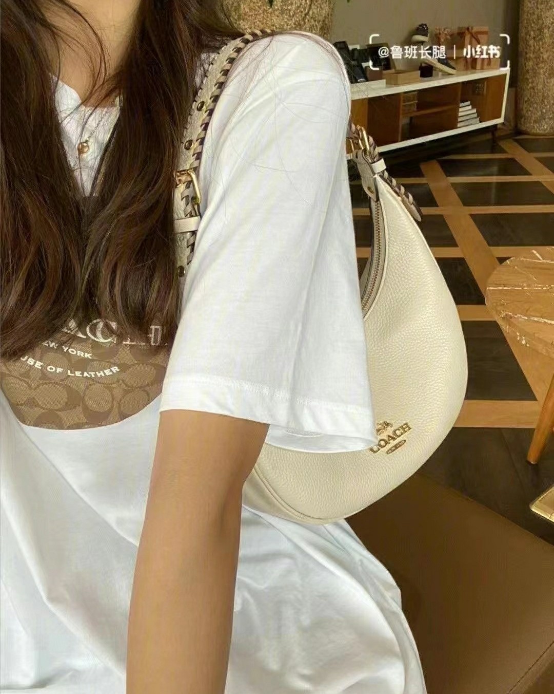 蔻驰Coach 7月新款！巨美！Celine同款！女士月牙包