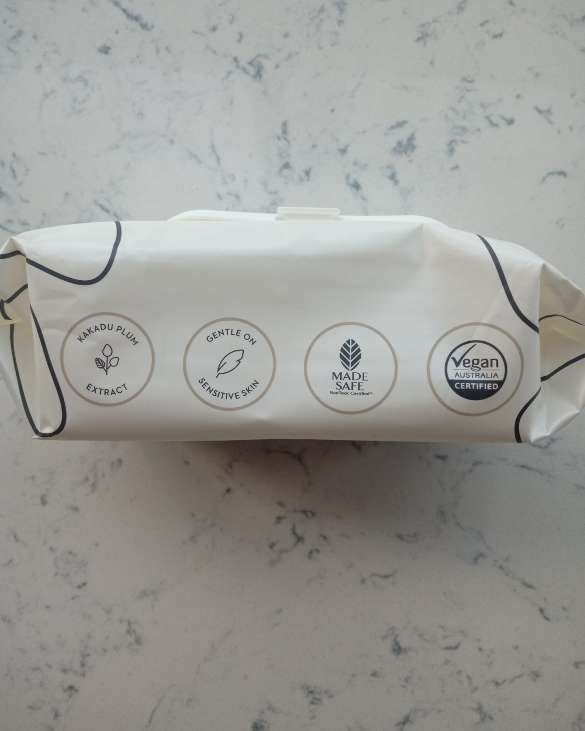 分享给大家一款好用的澳洲品牌lovekins婴儿湿巾，多层净