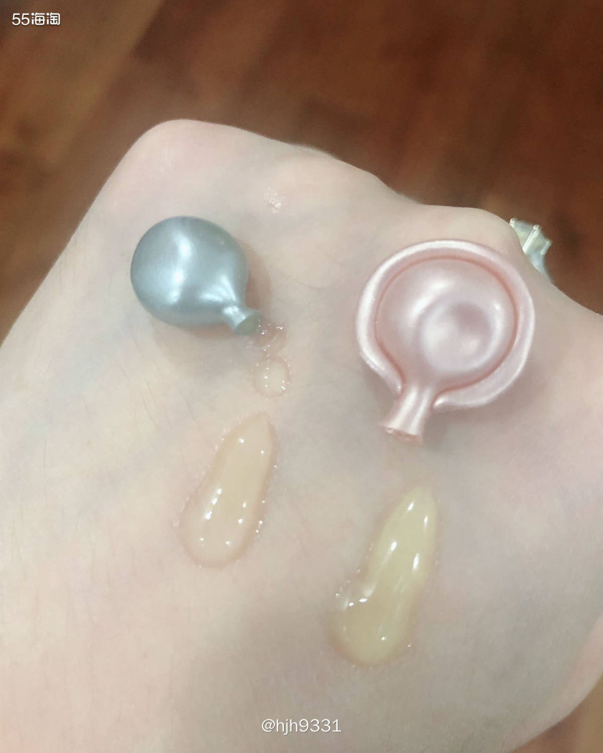 ✨雅顿的胶囊口碑都非常好，它家最畅销的就是粉胶，因为质地清爽