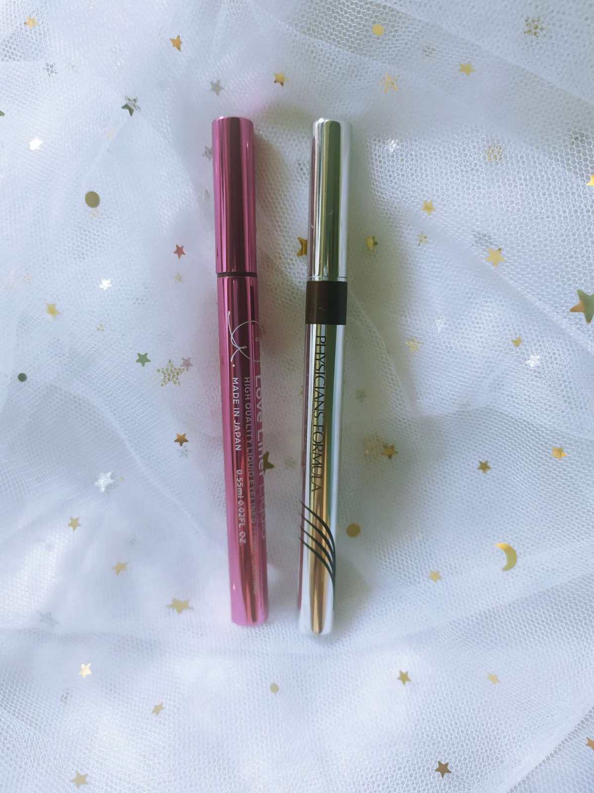 如果想要放大眼睛的效果，又不会眼影的可以直接画眼线使用睫毛膏