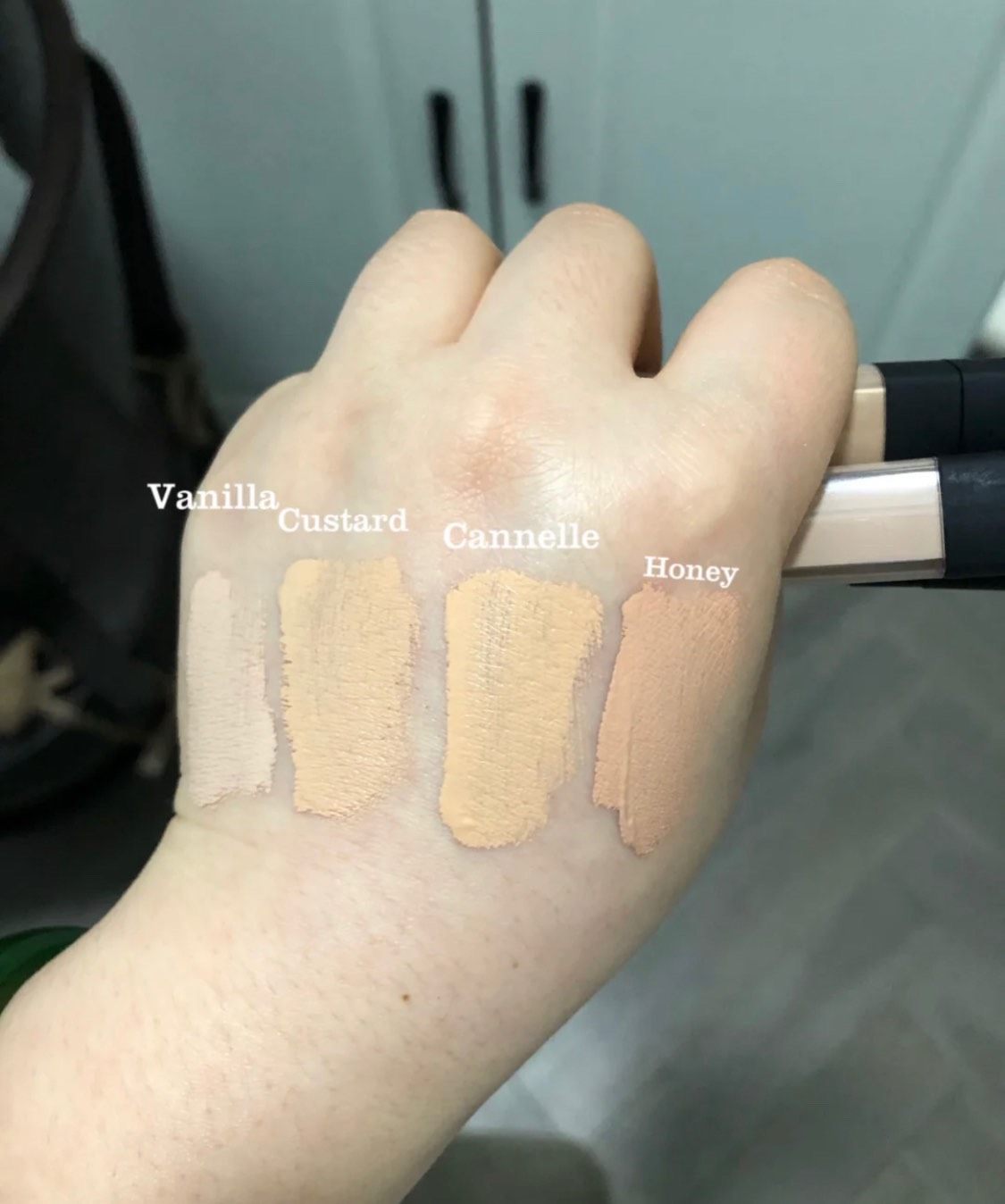 🌟好物：nars遮瑕液 🌟使用体验： 我的点和黑眼圈可以