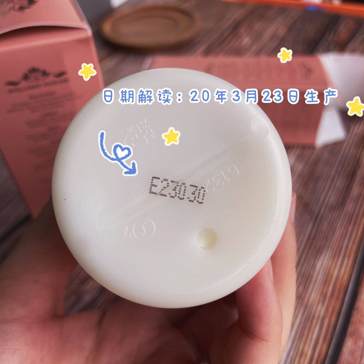 这囤了不少棕色款洗发水，固发款。但是其实我特别要说的是，gr