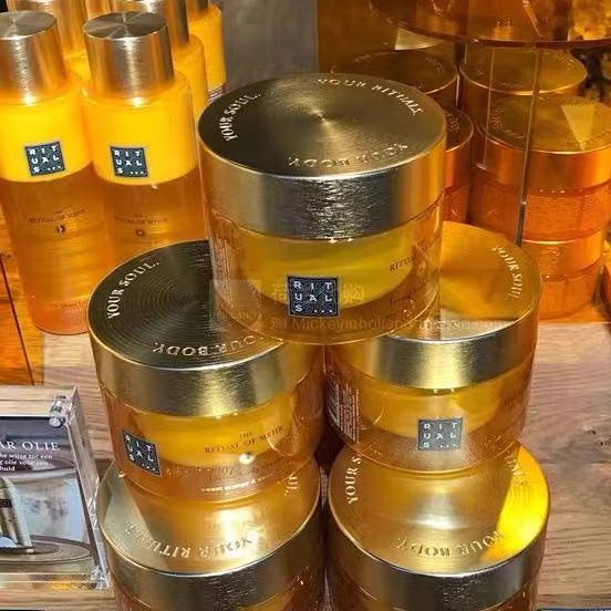 💬 这款赋能系列的磨砂膏，富含【甜橙】和【雪松木】的精华。