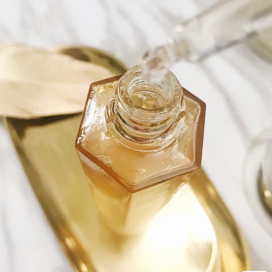 💭 复原蜜算是娇兰盛名在外的精华肌底液了，主要成分是黑蜂蜂