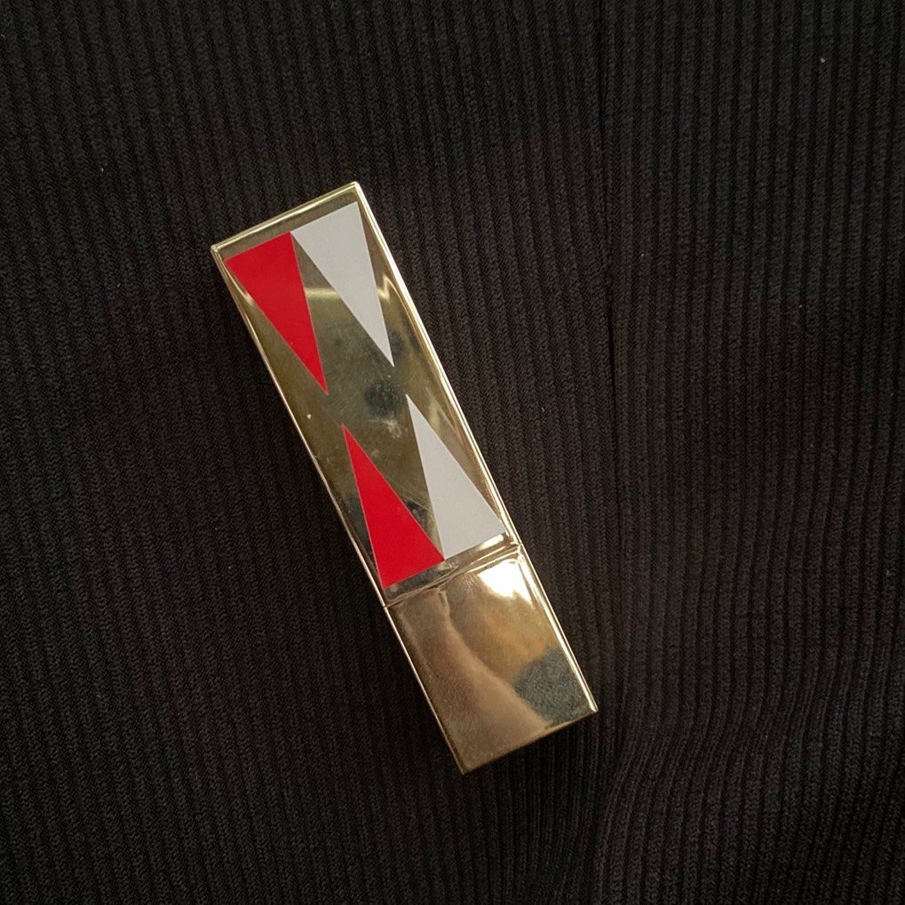 💄最近出门比较多，手头上多了好多口红，就会根据衣服换着颜色