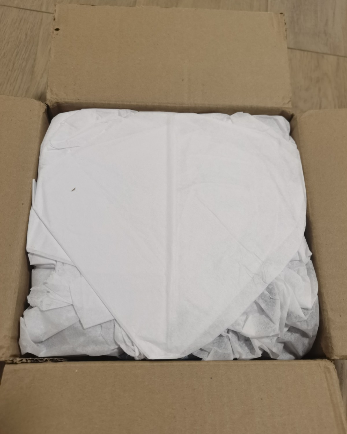 这是雅诗兰黛新出的沁水保湿粉底液，35ml一支 这次我买的是