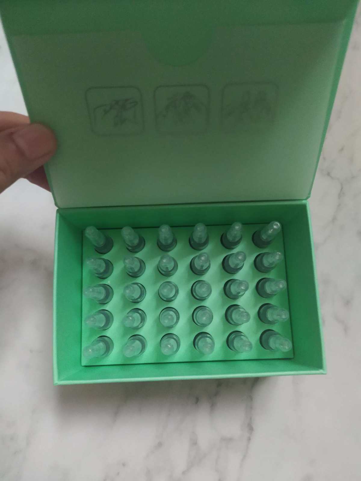 之前我过一款德国的天花板玻尿酸安是薇诗海雅的玻尿酸。最近我又