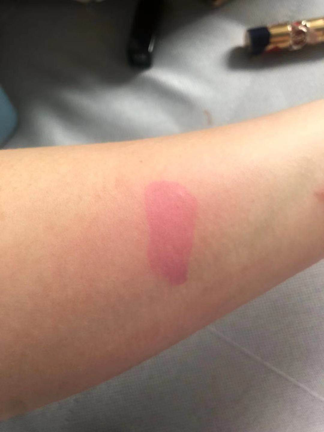 纪梵希禁忌之吻染唇液  🍉色号：N6# 樱桃红  🍉这算