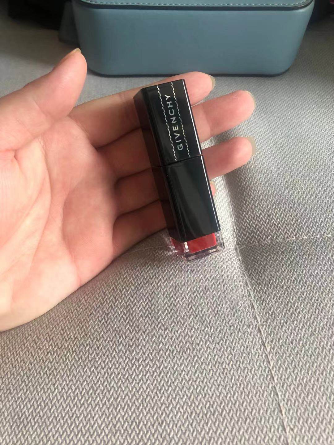 纪梵希禁忌之吻染唇液  🍉色号：N6# 樱桃红  🍉这算