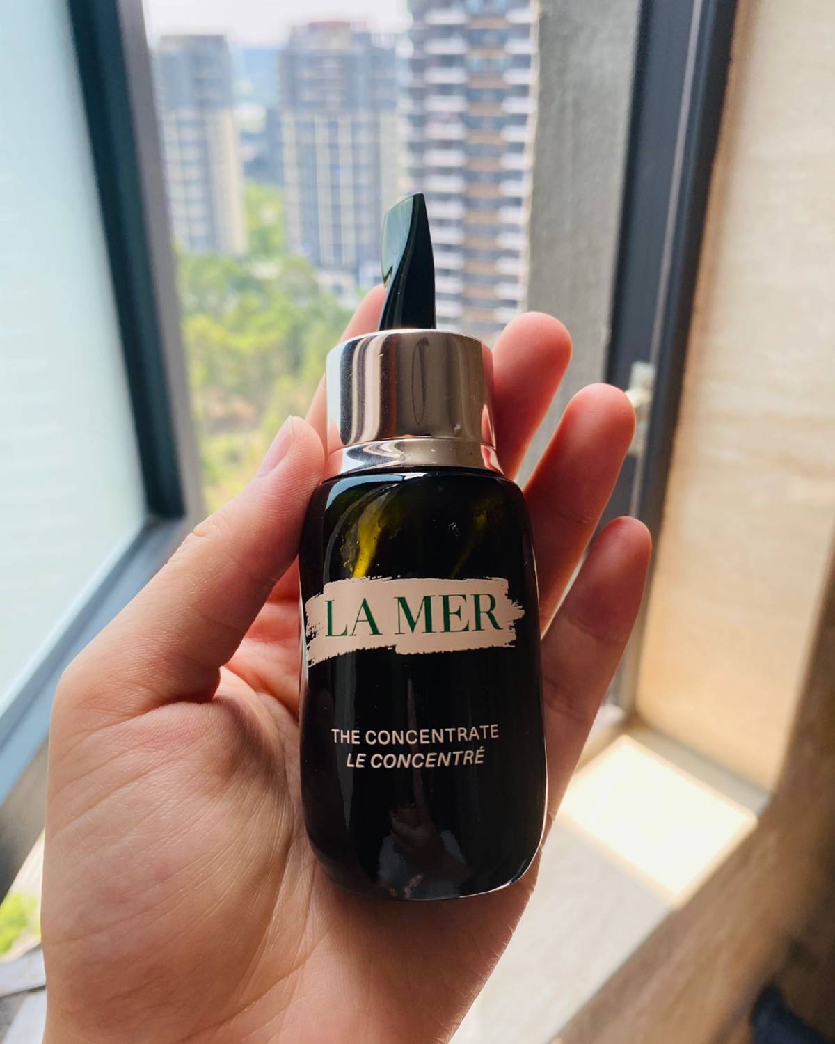 🧵辣妹儿家的凝缩修复精华口碑一直不错 老早就想尝试了 按耐