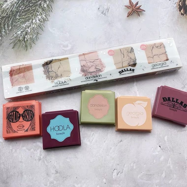 🏷贝玲妃的修容盘颜值也很不错，◻️四四方方的一块带出门也会