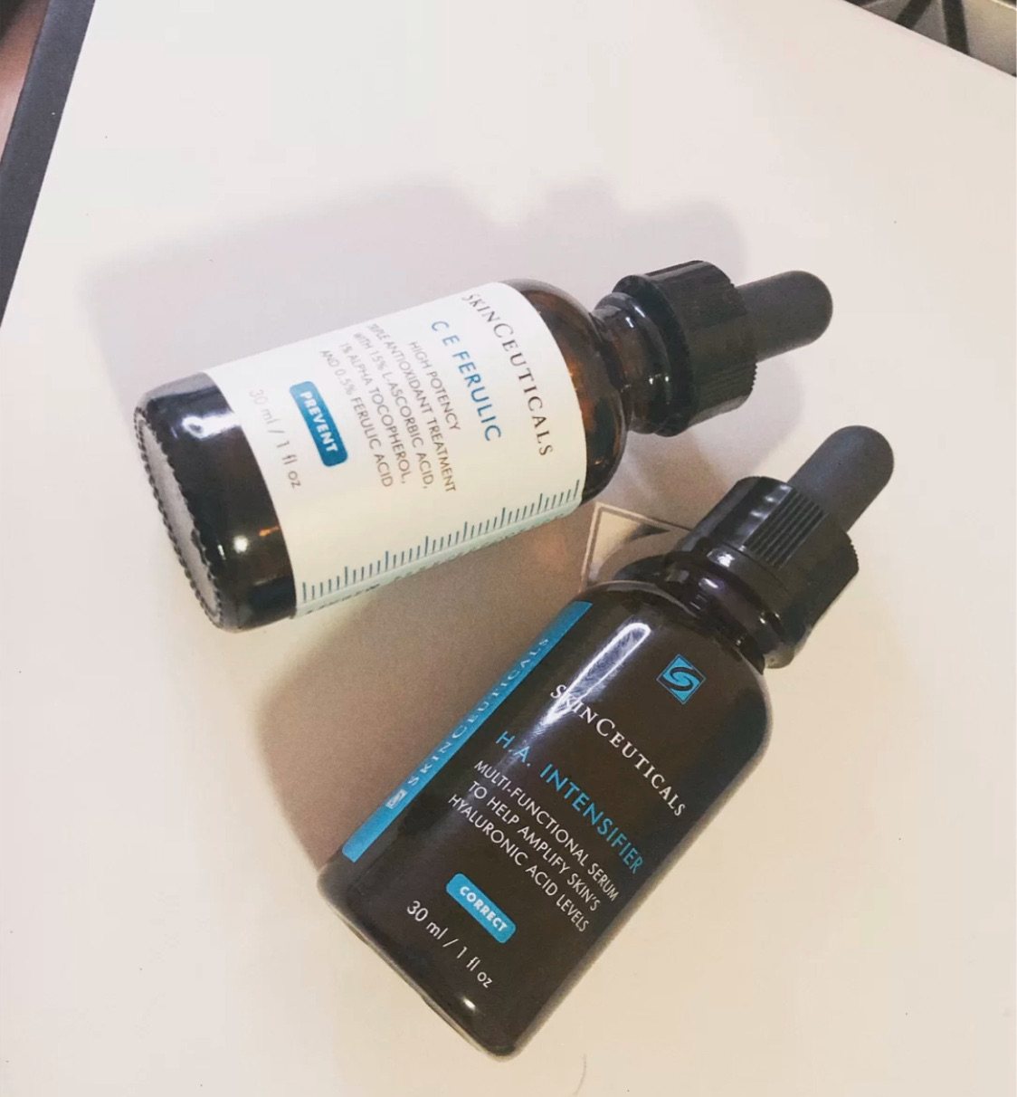 最近这款功能性精华特别的火，所以跟风入了😍 网红抗氧化组合