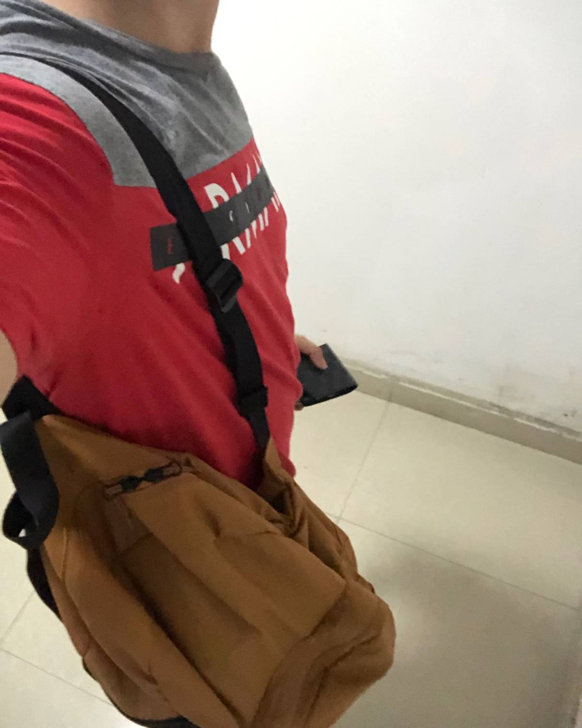 这个买自24s的大地黄小双肩还是相当实用的，不管配色，价格，