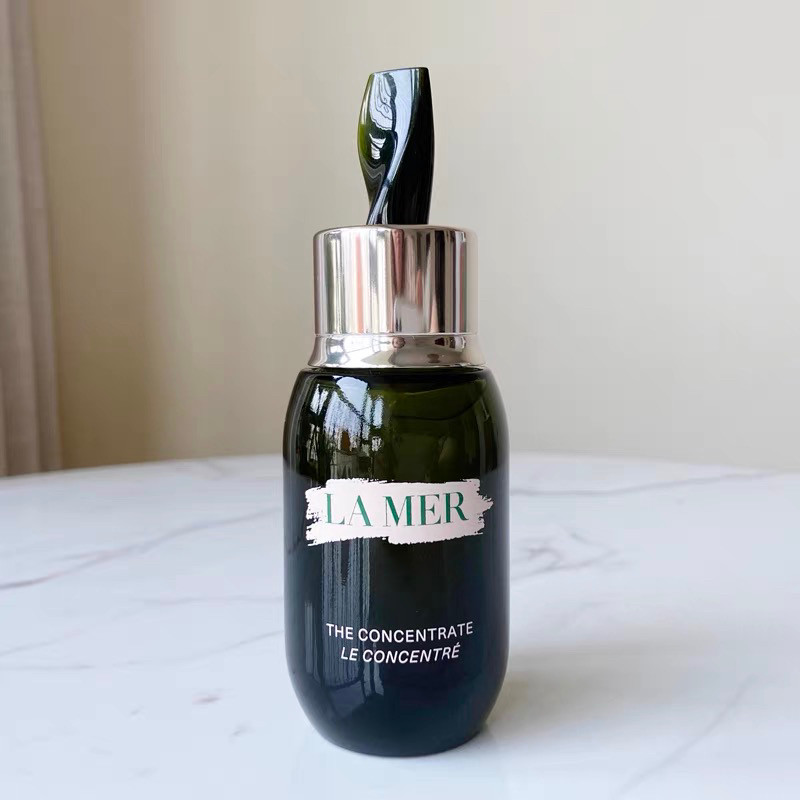 海蓝之谜家我比较偏爱的就是精粹水 经典面霜和浓缩精华了～ 对