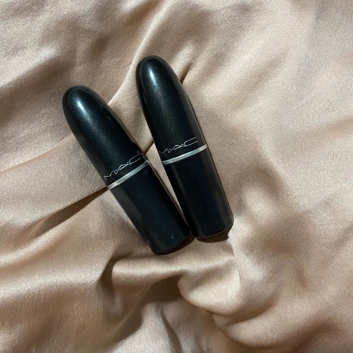 ▫️品牌：mac ▫️购买渠道：代购 ▫️肤质：唇部还比较饱