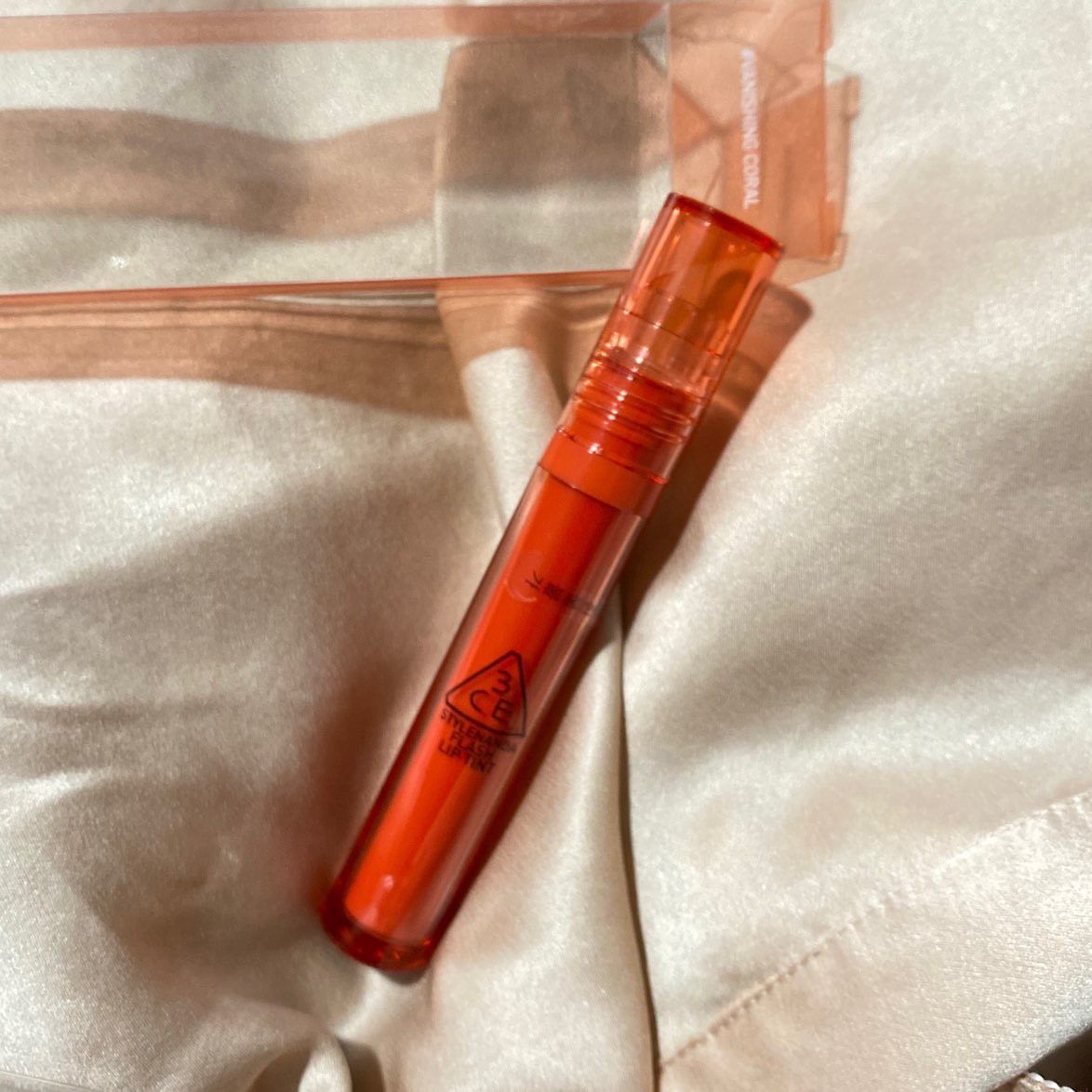 💕6月份购入3CE的新品玻璃水光镜面唇釉，直邮到手，颜值很