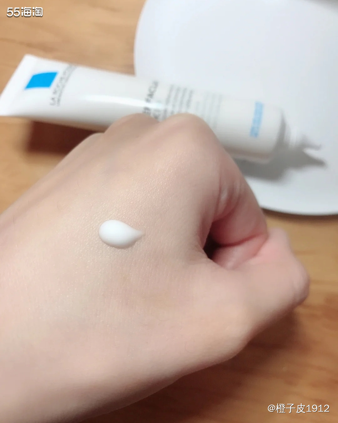 🌟去闭口神器-理肤泉K乳！！  ✅质地：比较清透的乳状质地