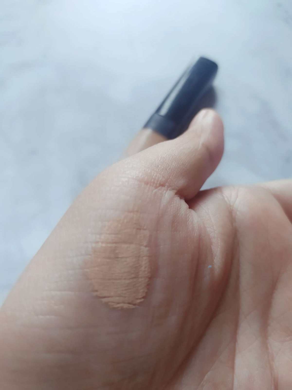 美宝莲有一个理念就是让每个人至少拥有一件美宝莲的产品，不知道