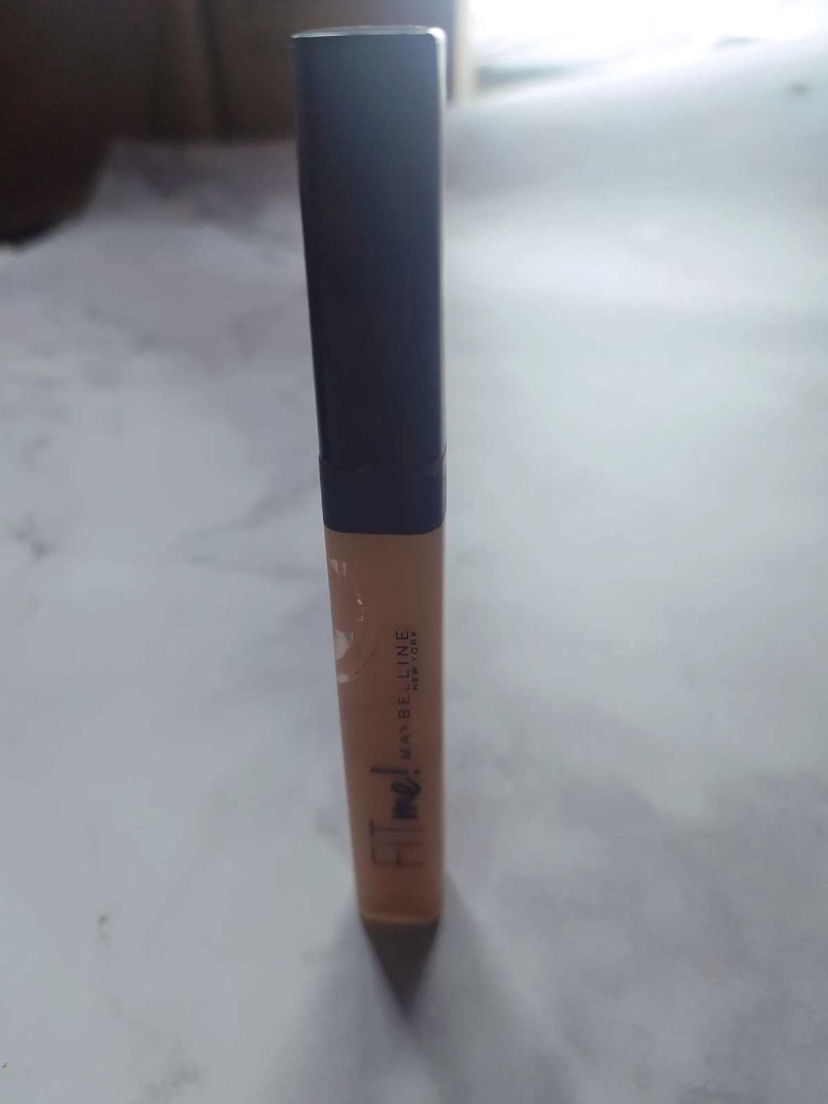 美宝莲有一个理念就是让每个人至少拥有一件美宝莲的产品，不知道