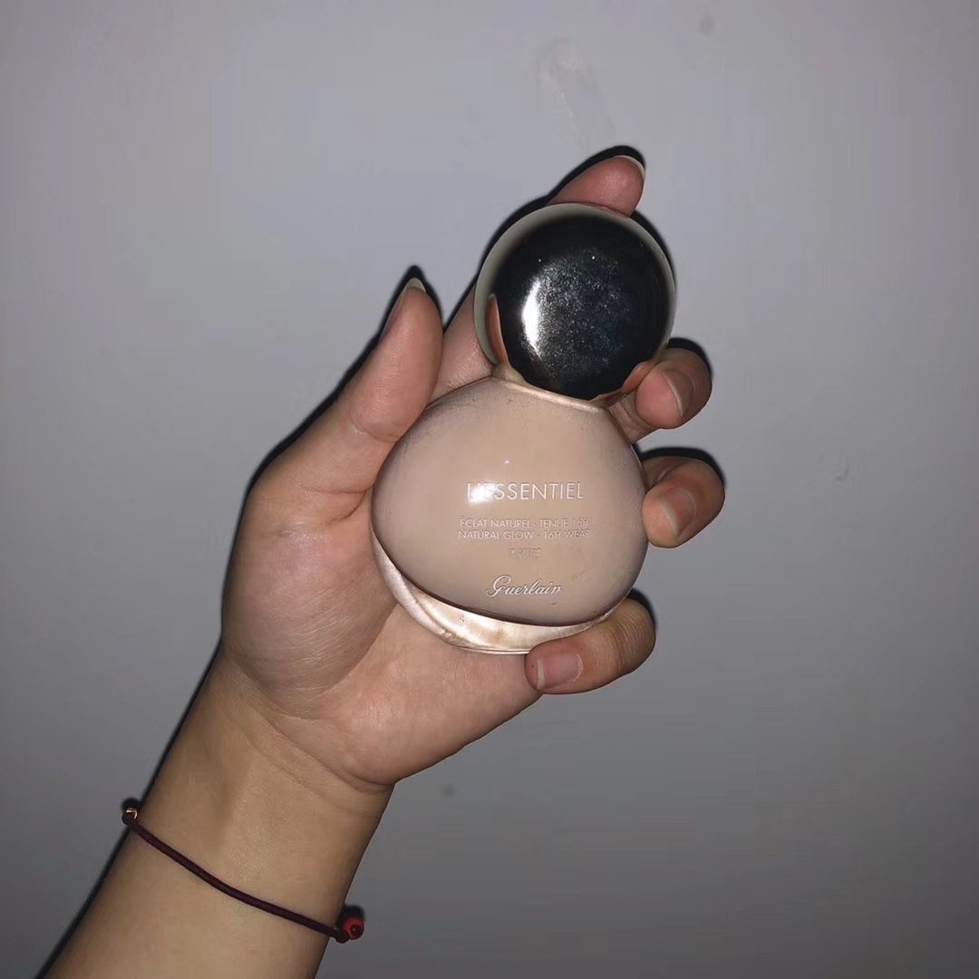 💭💡娇兰Guerlain这款粉底液风很大，因为它的造型，