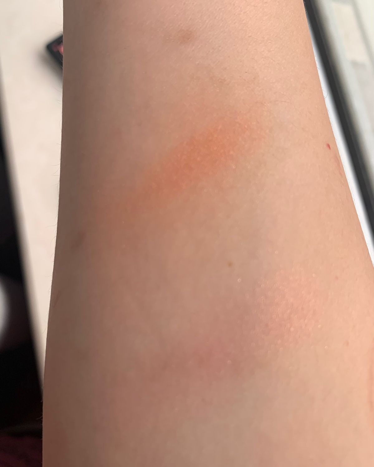 今天试色的是NARS加比较热门的腮红色号高潮和泰姬陵。  �