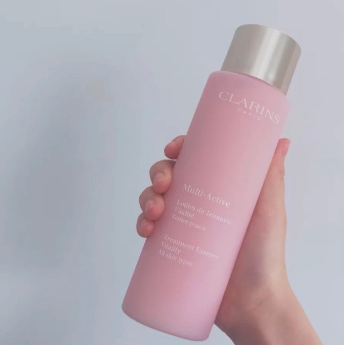 🎀世界未解之谜：首先我的娇韵诗粉水一瓶是从天猫旗舰店购入的