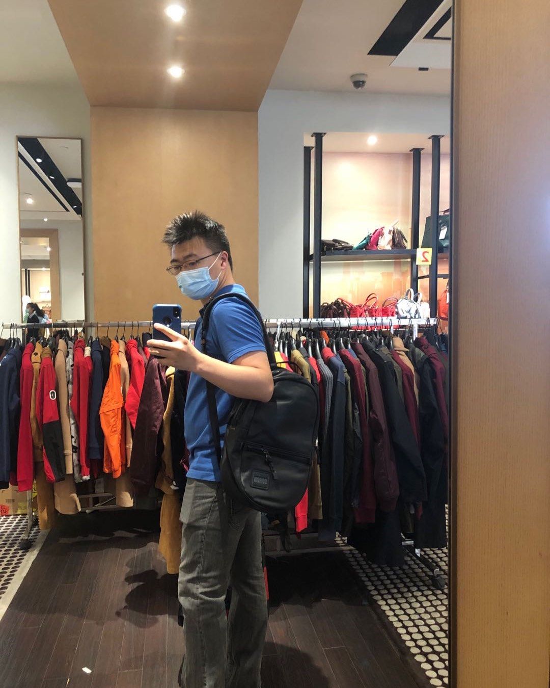 coach店里居然2折特（抢）卖（钱），最好的策略自然是店里